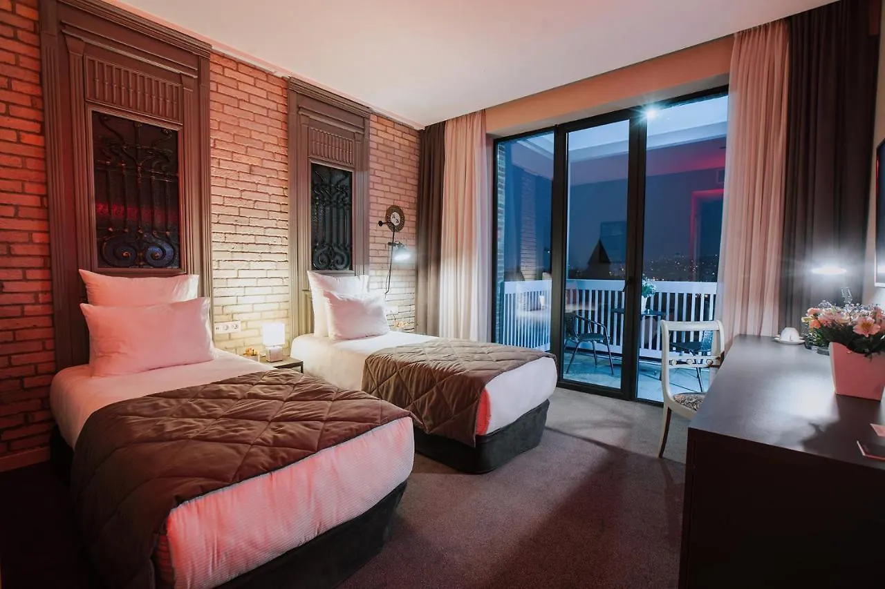 **** Otel TbiliSee Tiflis Gürcistan