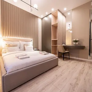 Hotel Karoly Boutique Suites, Location By Bqa